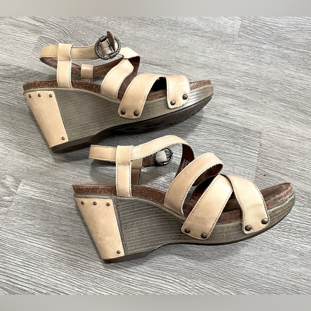 Dansko wedges. 38